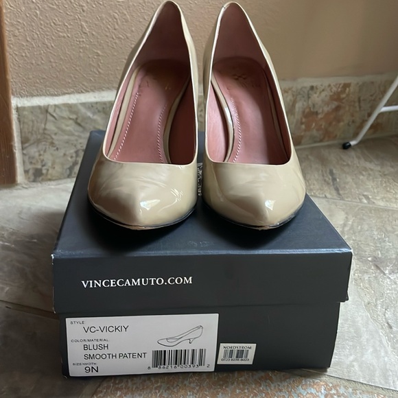 Vince Camuto “Vicky” patent pump - Picture 3 of 8